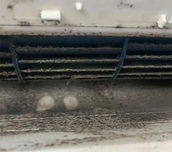 鄂州空调吹的风有股烧焦味是怎么回事